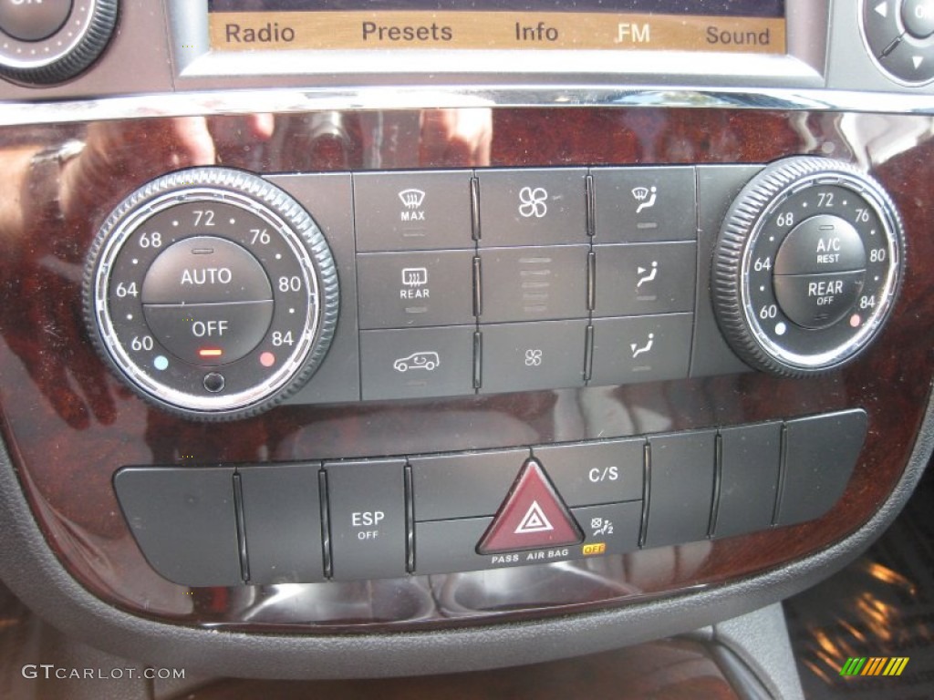 2010 Mercedes-Benz R 350 4Matic Controls Photo #50194317