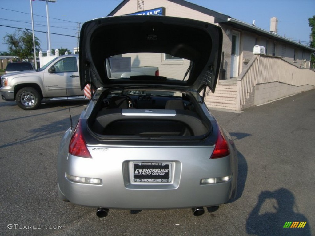 2004 350Z Coupe - Chrome Silver Metallic / Carbon Black photo #9