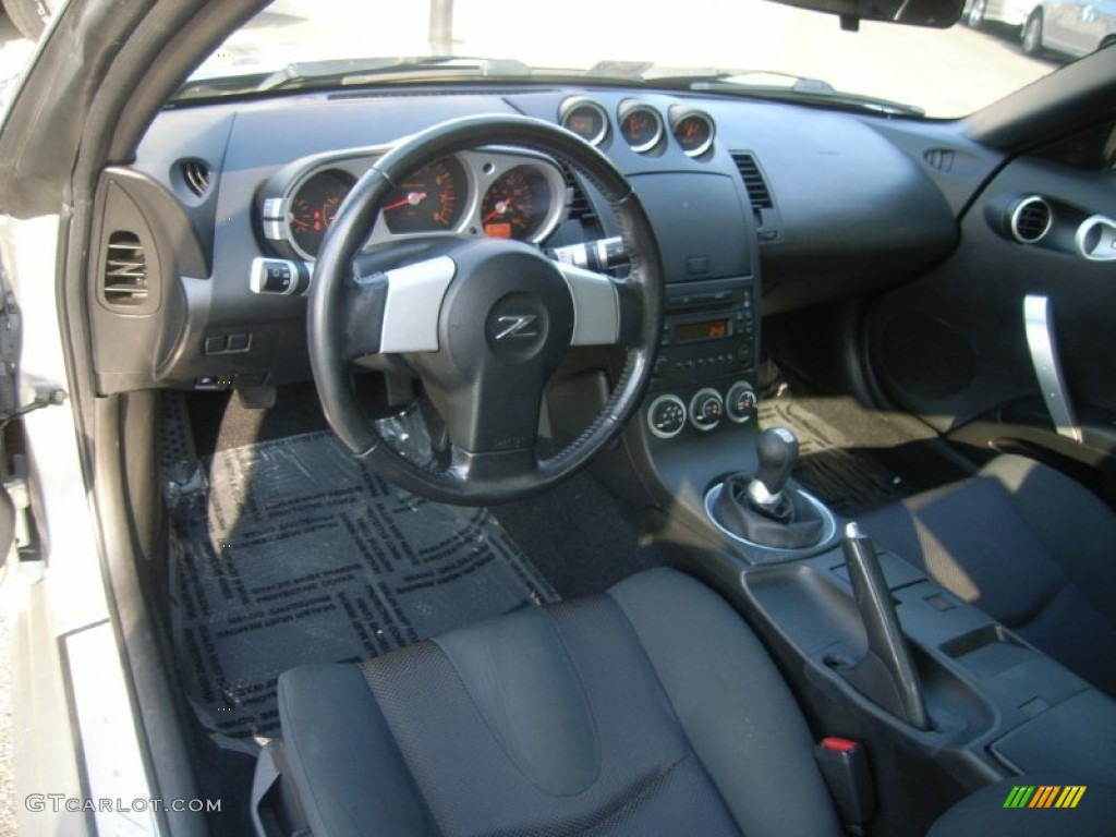 2004 Nissan 350Z Coupe Carbon Black Dashboard Photo #50196987