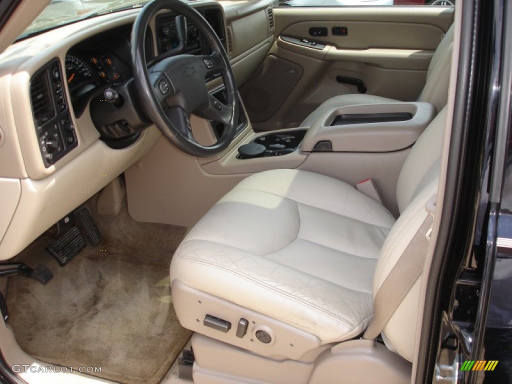 Tan/Neutral Interior 2004 Chevrolet Suburban 1500 Z71 4x4 Photo #50197998