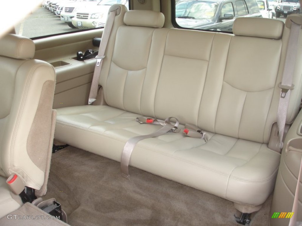 Tan/Neutral Interior 2004 Chevrolet Suburban 1500 Z71 4x4 Photo #50198040