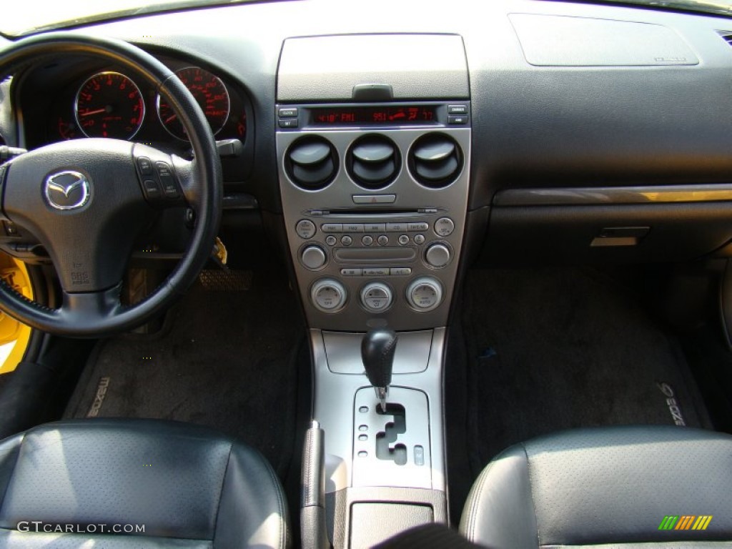 2003 Mazda MAZDA6 s Sedan Black Dashboard Photo #50200905