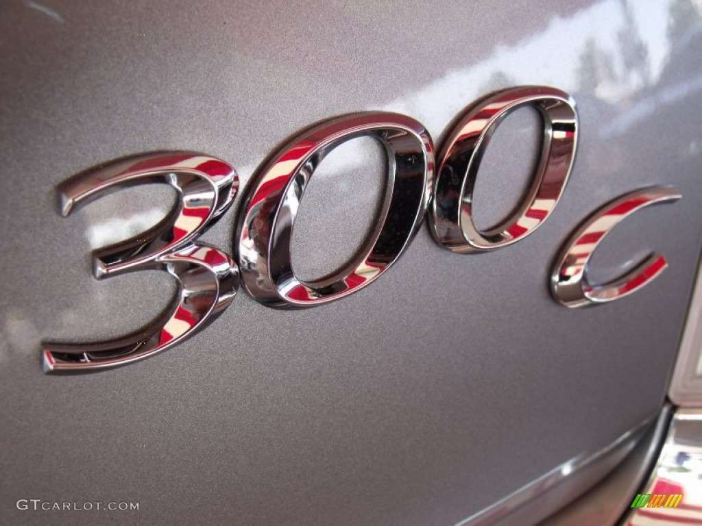 2011 Chrysler 300 C Hemi Marks and Logos Photo #50201133