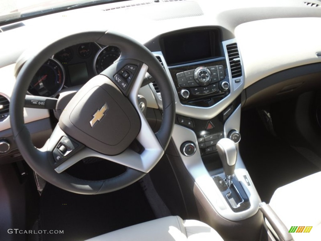 2011 Cruze LT - Crystal Red Metallic Tintcoat / Cocoa/Light Neutral Leather photo #7