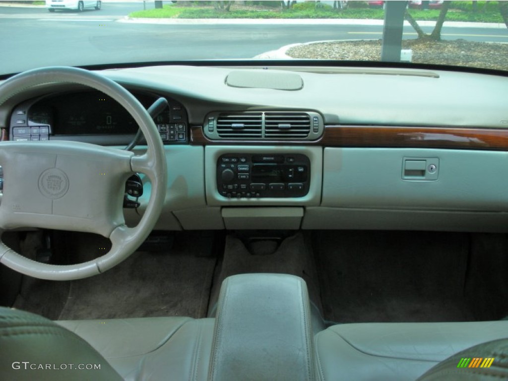 1997 Cadillac DeVille d'Elegance Cappuccino Cream Dashboard Photo #50204904