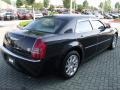 Brilliant Black - 300 C HEMI Photo No. 5