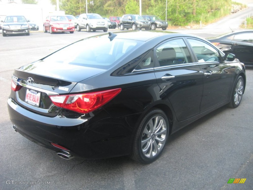 2011 Sonata SE - Midnight Black / Black photo #6