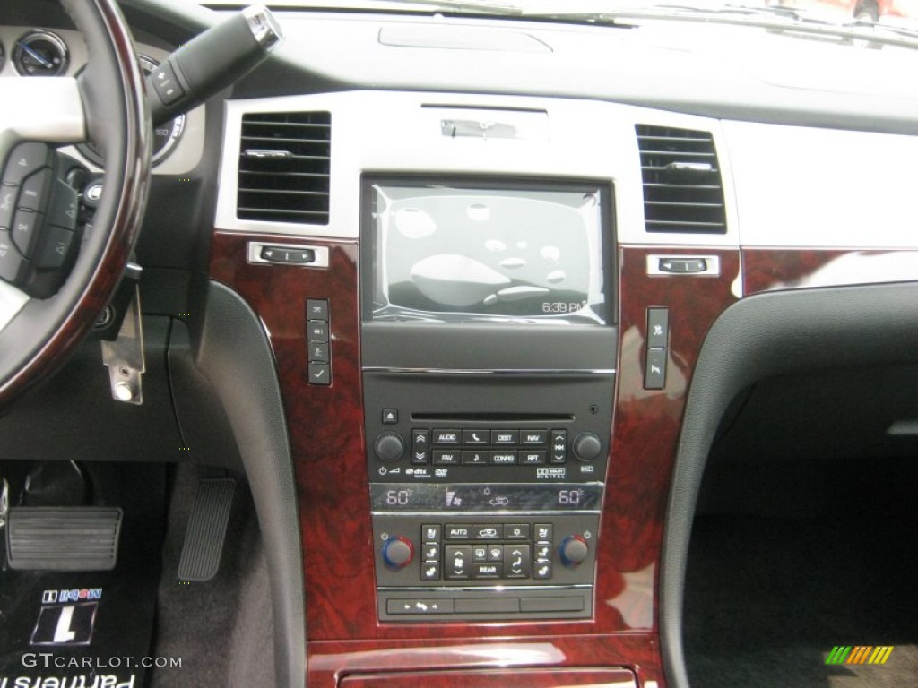 2011 Cadillac Escalade AWD Controls Photo #50223909