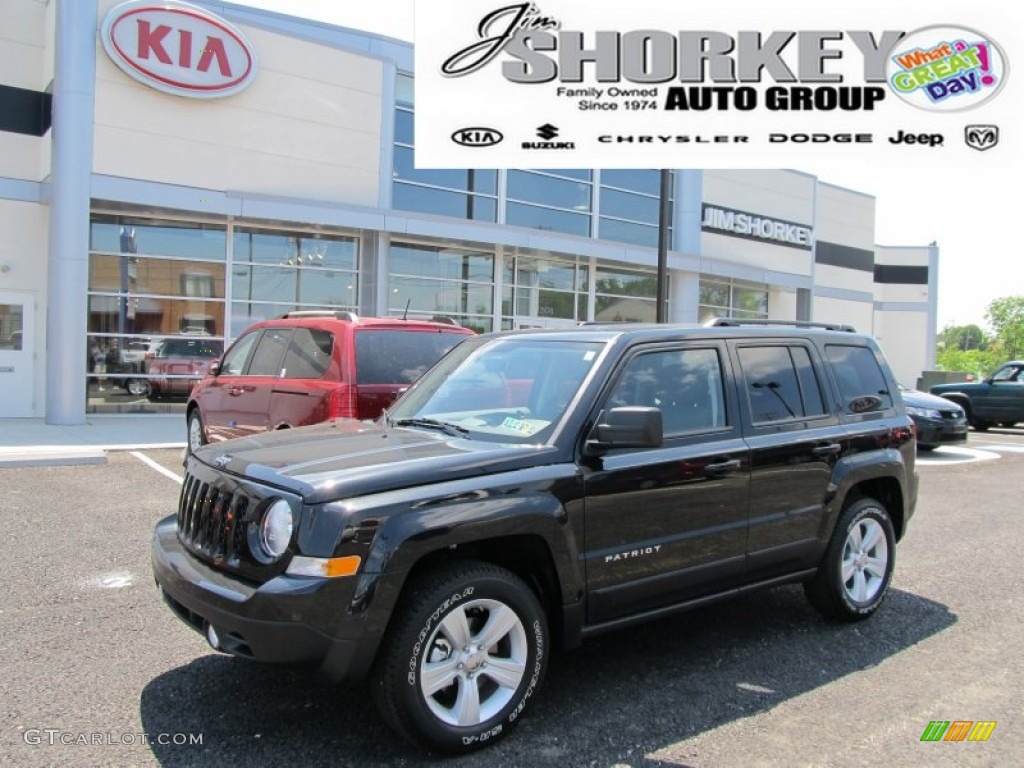 Brilliant Black Crystal Pearl Jeep Patriot