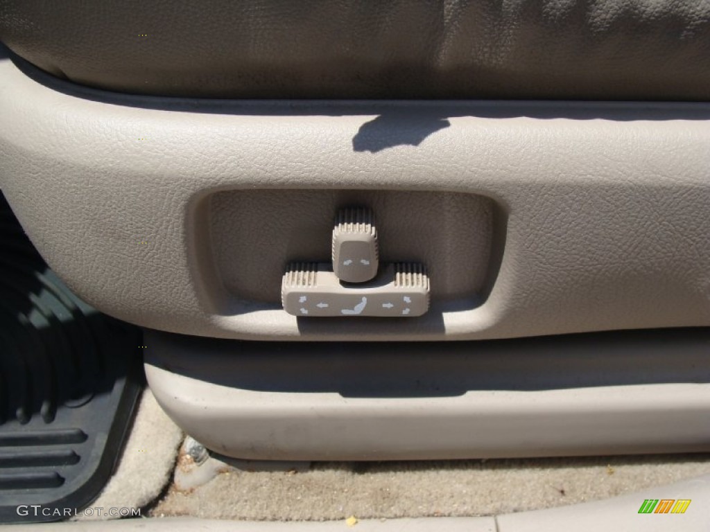 2003 Sorento EX 4WD - Ruby Red Metallic / Beige photo #13