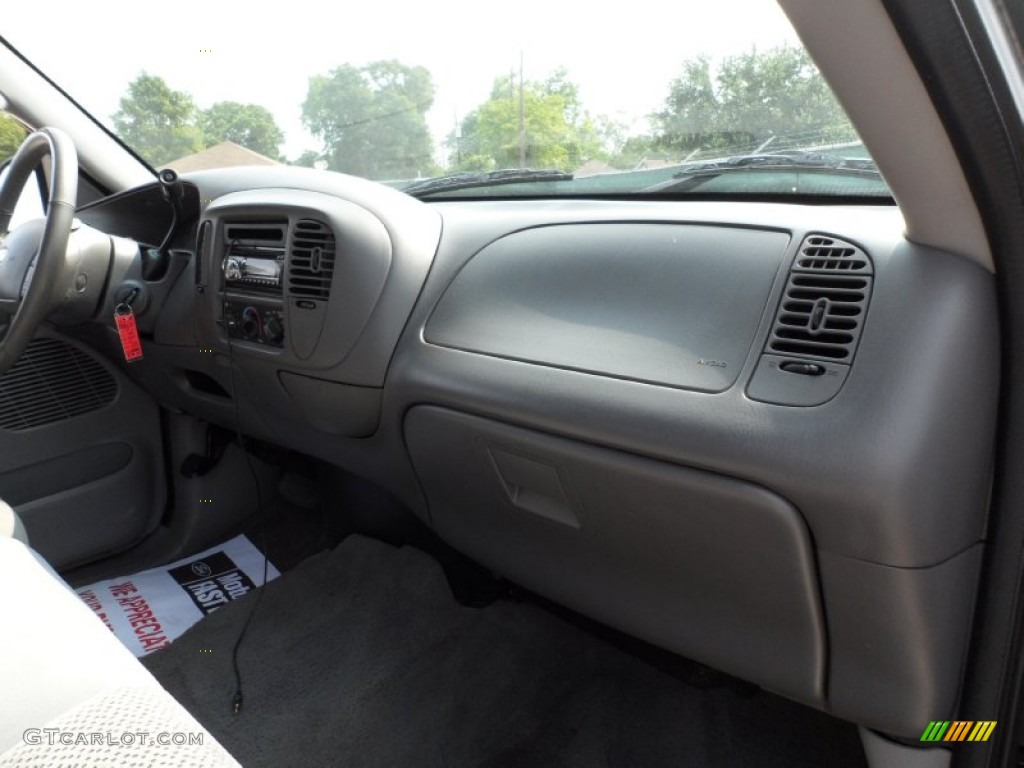 2003 F150 XLT SuperCrew - Silver Metallic / Medium Graphite Grey photo #31