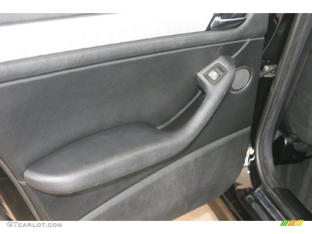2004 3 Series 330i Sedan - Jet Black / Black photo #18