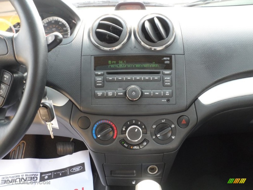 2011 Chevrolet Aveo LT Sedan Controls Photo #50232772