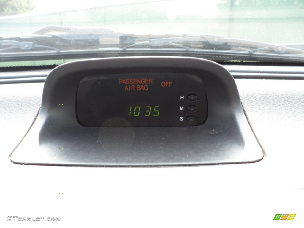 2011 Chevrolet Aveo LT Sedan Controls Photo #50232784
