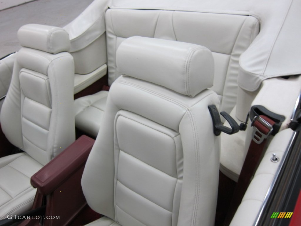 White Interior 1986 Ford Mustang GT Convertible Photo #50236075