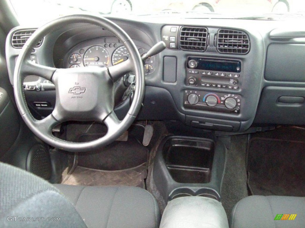 2004 Chevrolet S10 LS ZR5 Crew Cab 4x4 Graphite Dashboard Photo #50236687