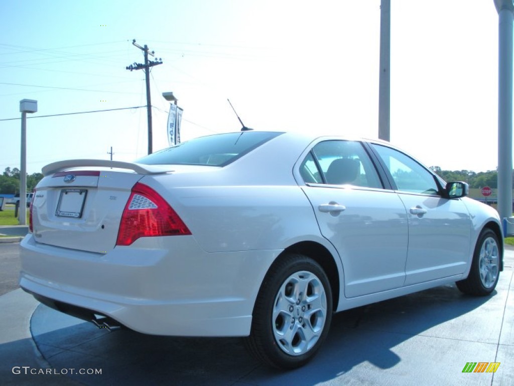 2011 Fusion SE - White Platinum Tri-Coat / Camel photo #3