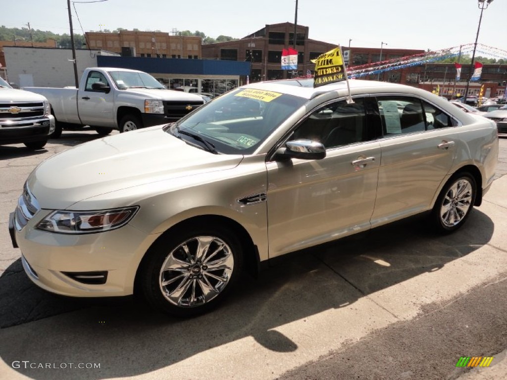 2010 Taurus Limited AWD - Gold Leaf Metallic / Light Stone photo #5