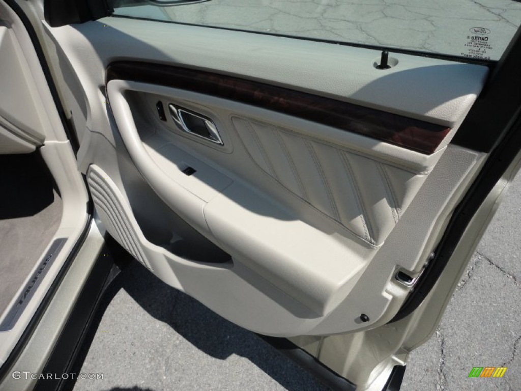 2010 Taurus Limited AWD - Gold Leaf Metallic / Light Stone photo #22