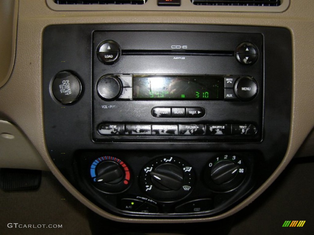 2005 Ford Focus ZX4 SE Sedan Controls Photo #50247295