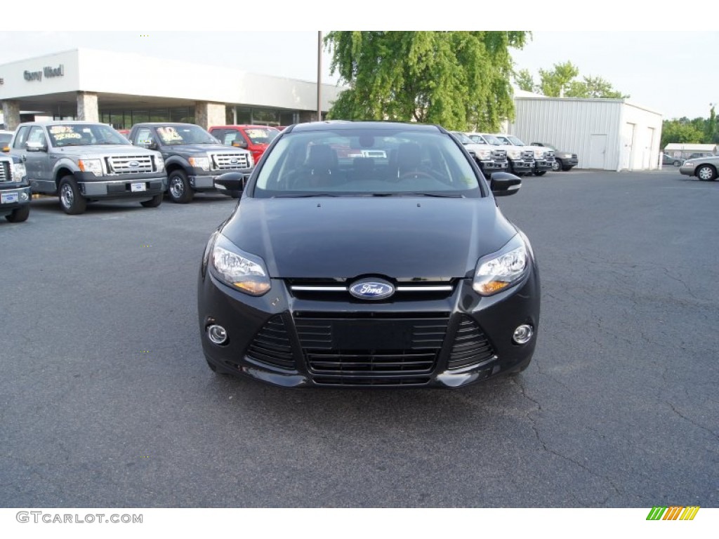 2012 Focus Titanium Sedan - Tuxedo Black Metallic / Tuscany Red Leather photo #7