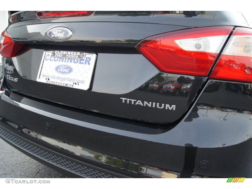 2012 Focus Titanium Sedan - Tuxedo Black Metallic / Tuscany Red Leather photo #19