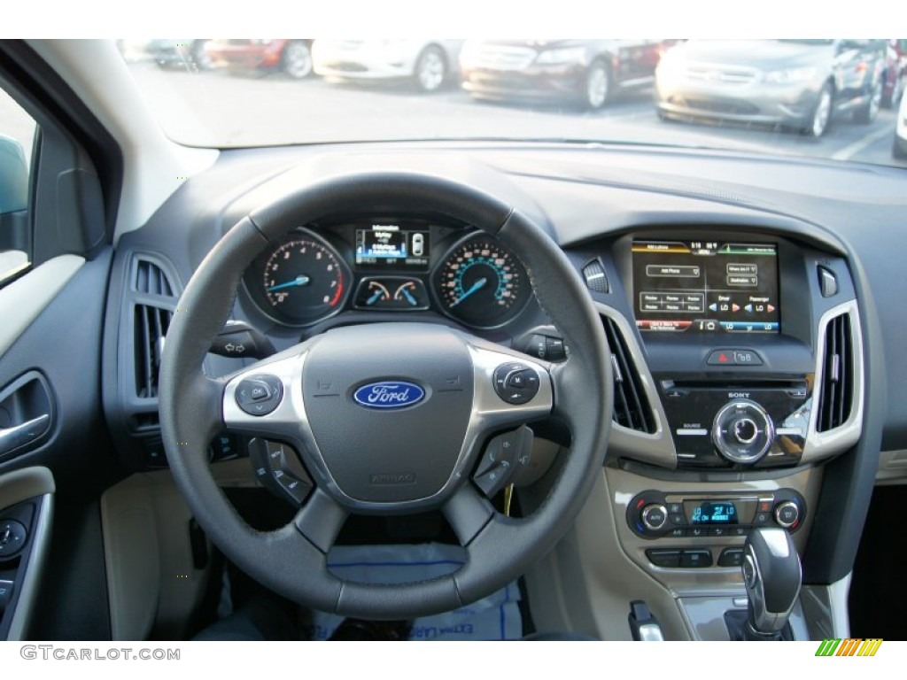2012 Ford Focus SEL 5-Door Controls Photo #50249744
