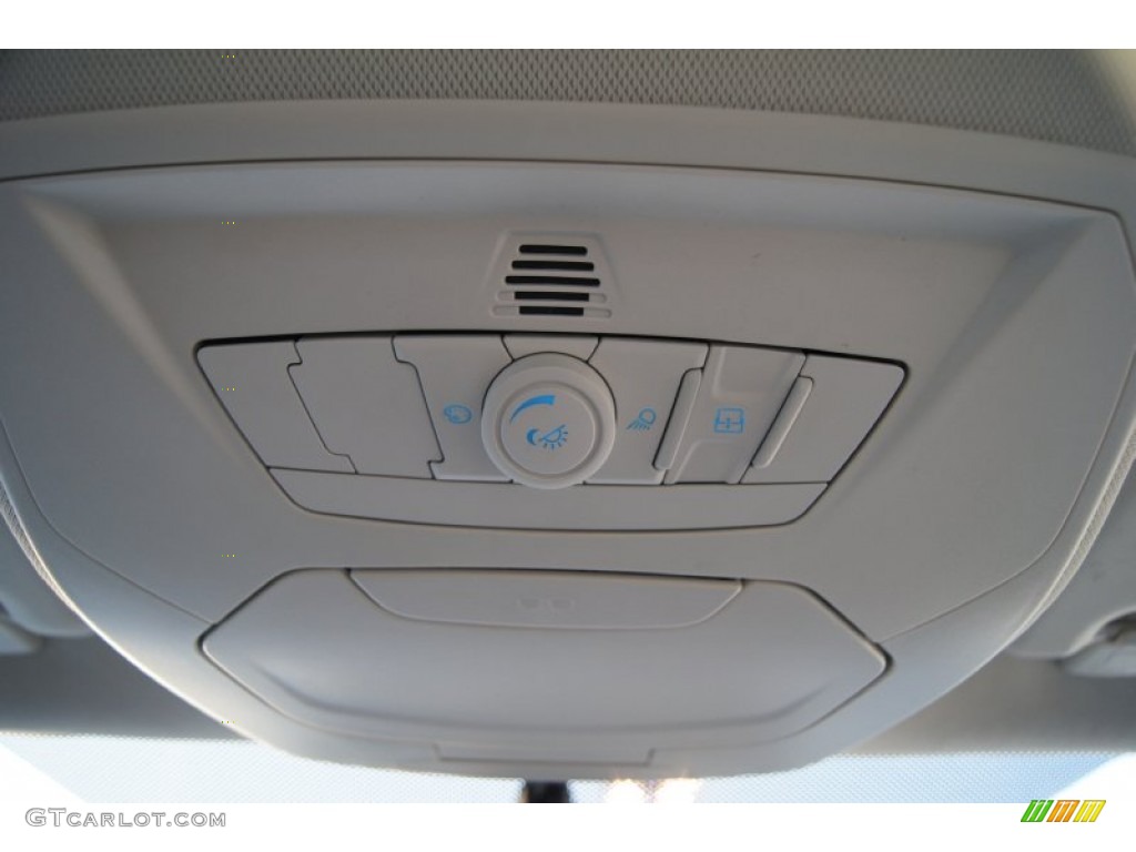 2012 Ford Focus SEL 5-Door Controls Photo #50249816