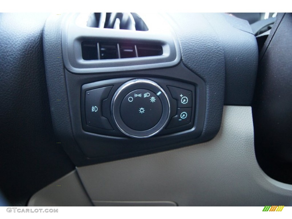 2012 Ford Focus SEL 5-Door Controls Photo #50249834