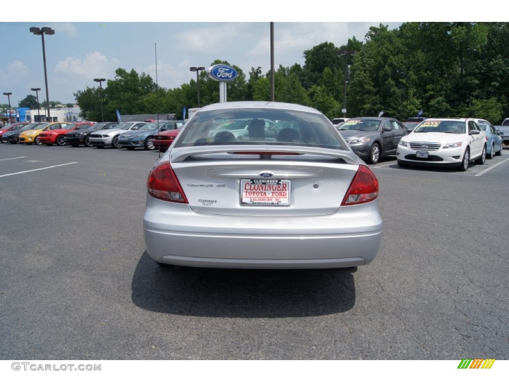 2006 Taurus SE - Silver Frost Metallic / Medium/Dark Flint Grey photo #4