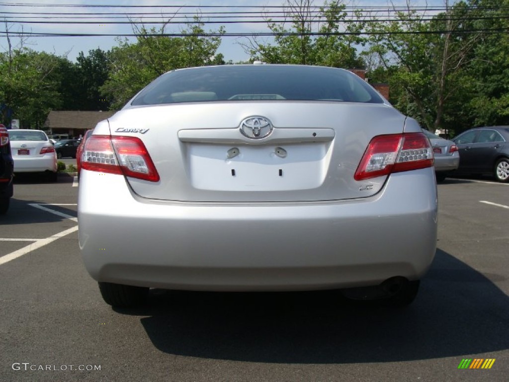 2010 Camry LE - Classic Silver Metallic / Ash Gray photo #5