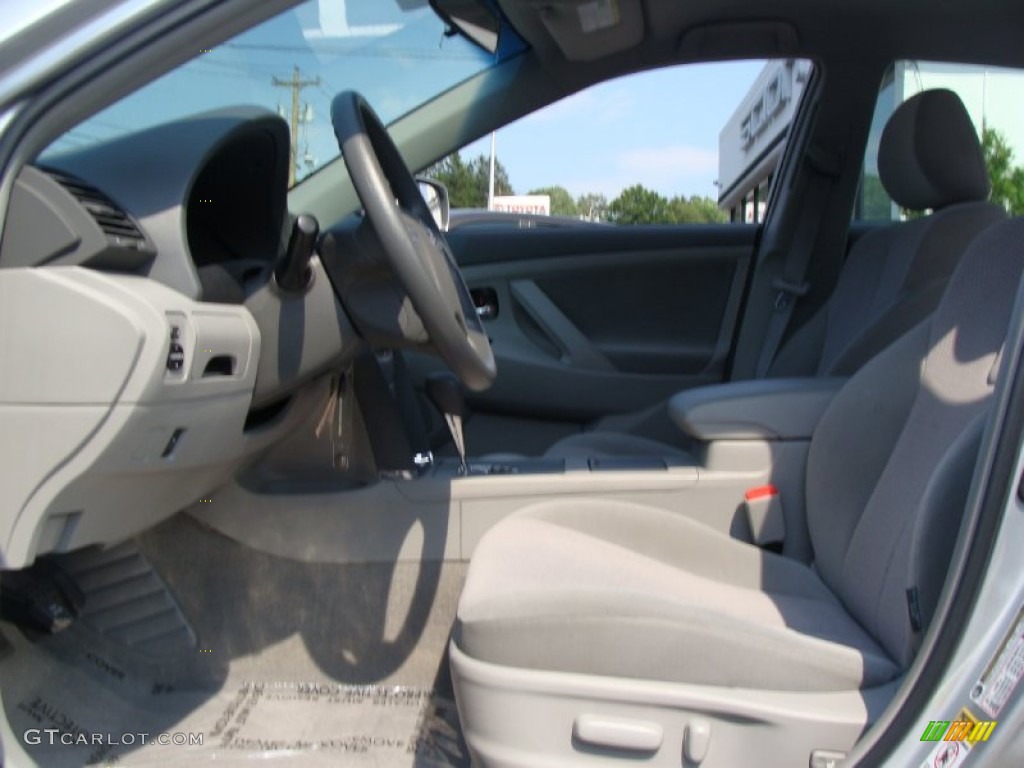 2010 Camry LE - Classic Silver Metallic / Ash Gray photo #9