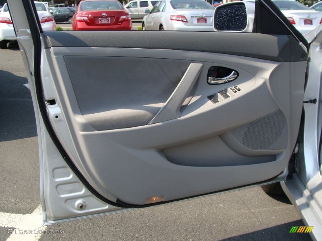 2010 Camry LE - Classic Silver Metallic / Ash Gray photo #10