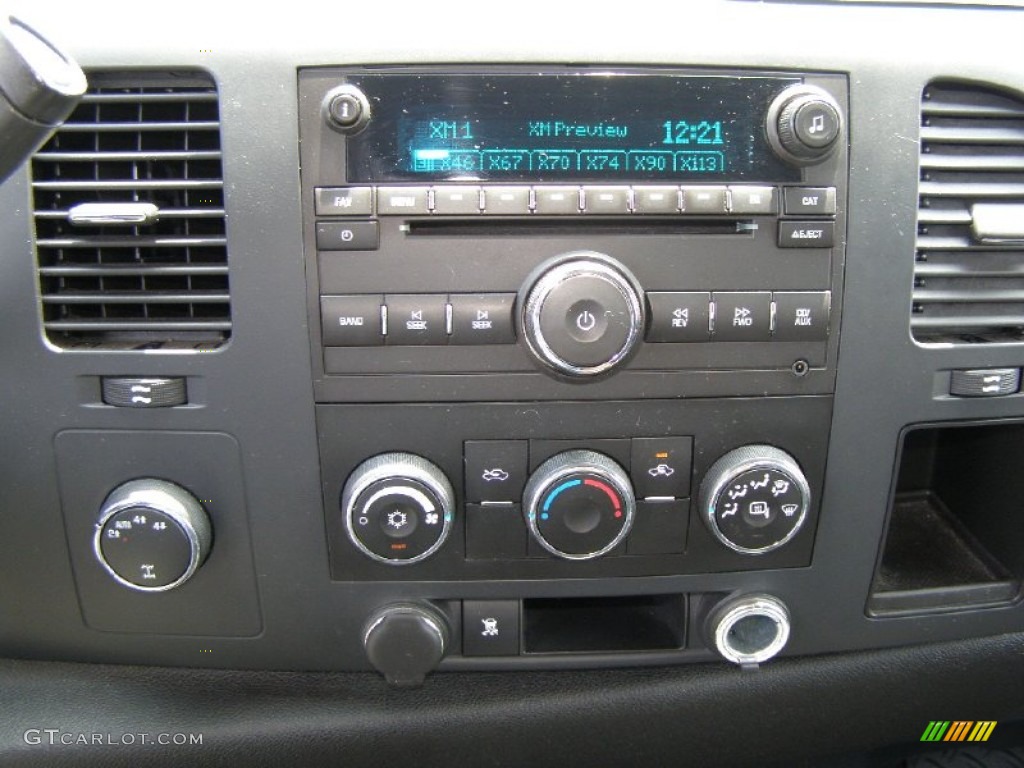 2009 Chevrolet Silverado 1500 LT Crew Cab 4x4 Controls Photo #50257724