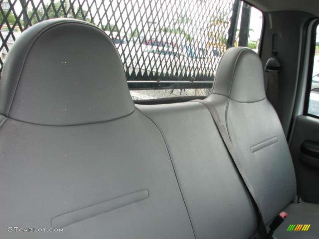 2007 F250 Super Duty XL Regular Cab - Oxford White Clearcoat / Dark Flint cloth photo #13