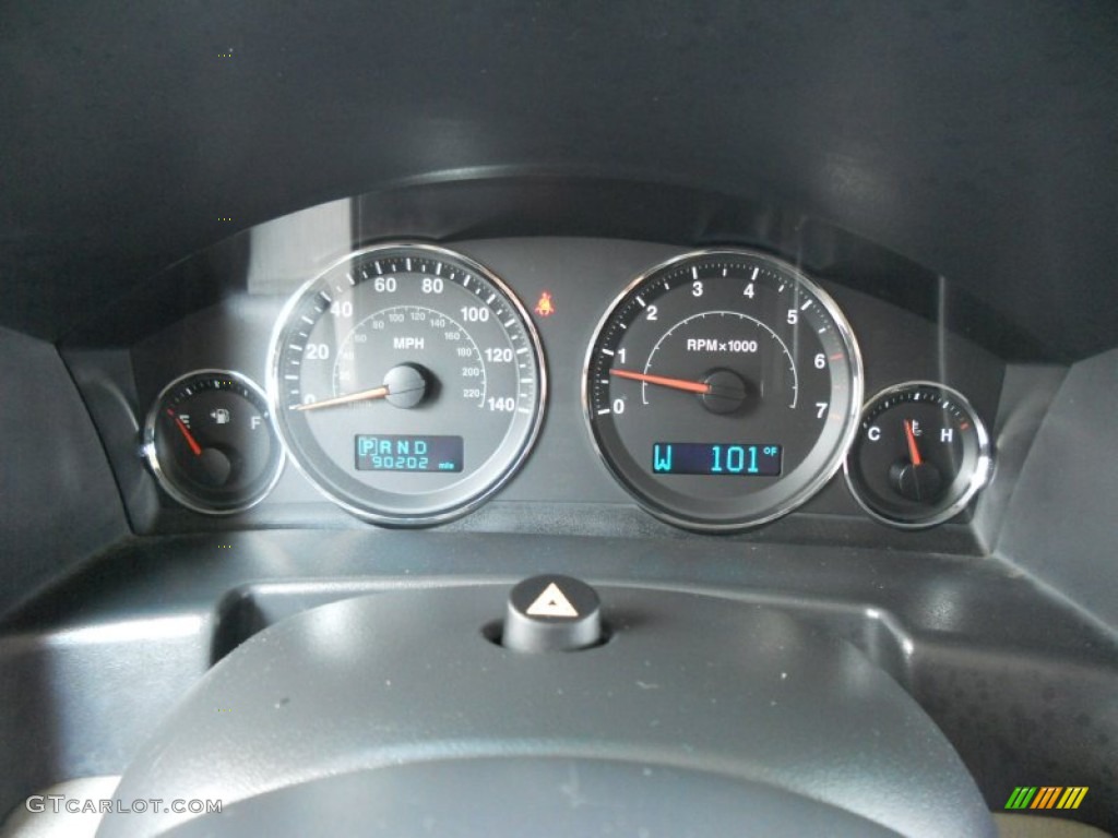 2006 Jeep Commander Limited Gauges Photo #50262557