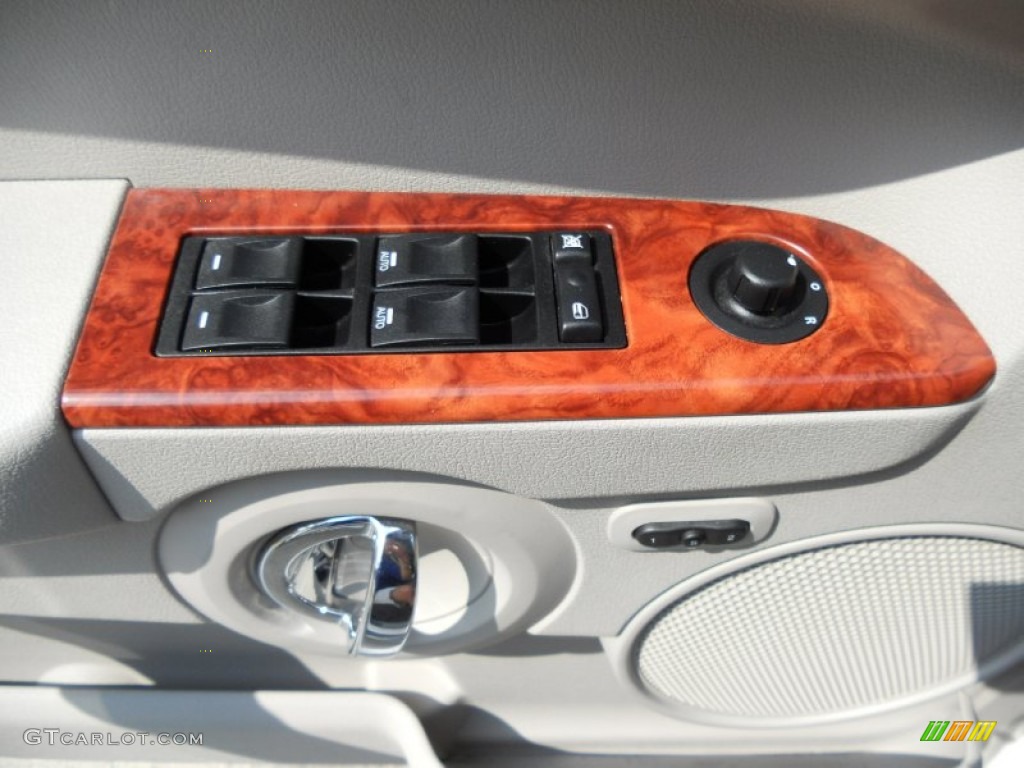 2006 Jeep Commander Limited Controls Photo #50262566