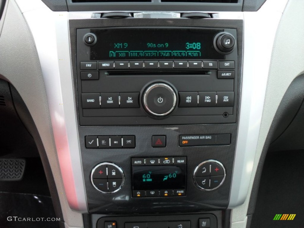 2011 Chevrolet Traverse LTZ Controls Photos