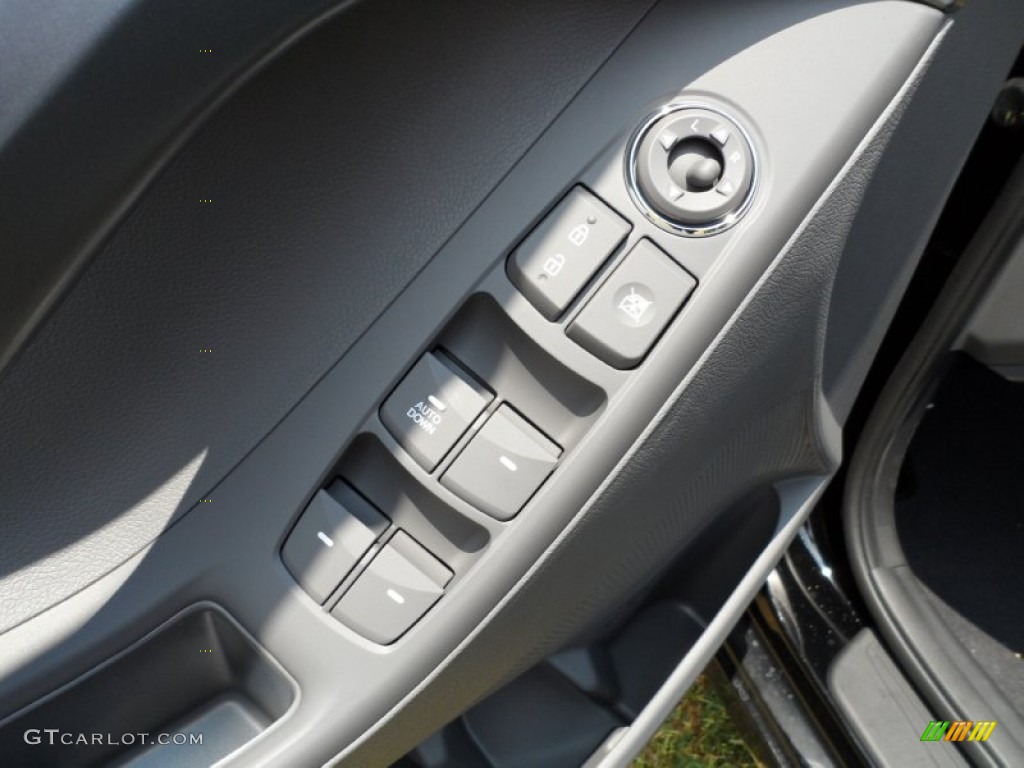 2012 Hyundai Elantra GLS Controls Photo #50267396