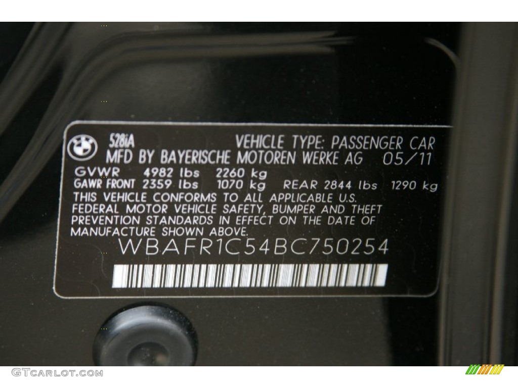 2011 5 Series 528i Sedan - Black Sapphire Metallic / Black photo #6