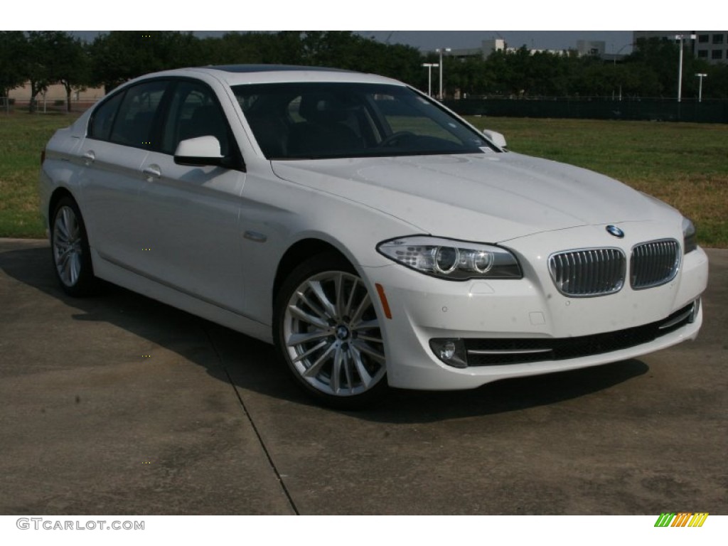 2011 5 Series 550i Sedan - Alpine White / Black photo #1