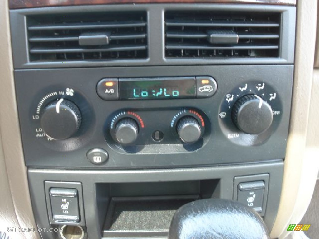2004 Grand Cherokee Limited 4x4 - Stone White / Sandstone photo #21