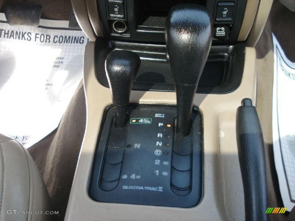 2004 Grand Cherokee Limited 4x4 - Stone White / Sandstone photo #23