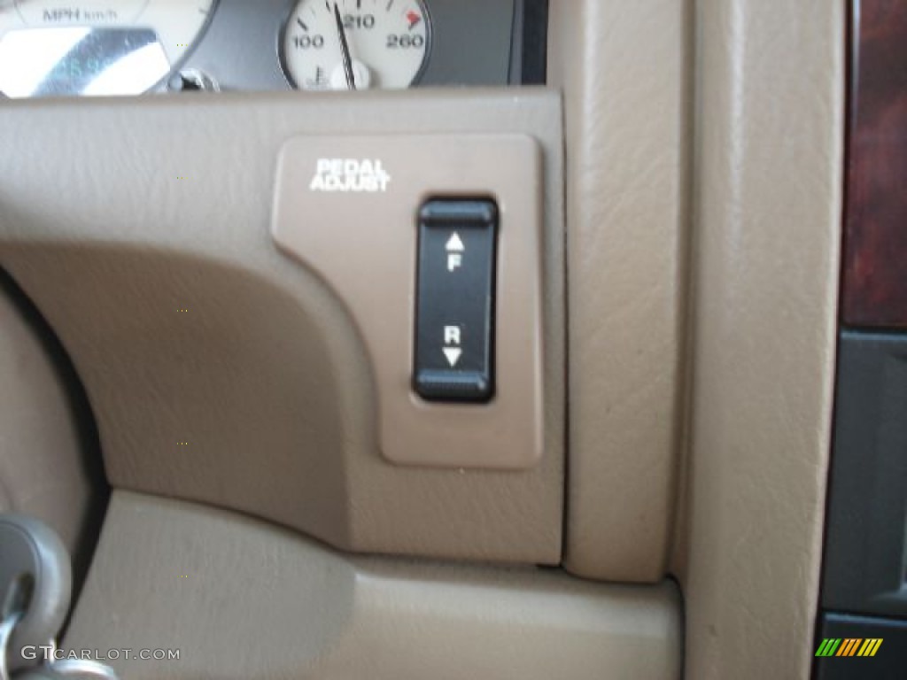2004 Grand Cherokee Limited 4x4 - Stone White / Sandstone photo #27