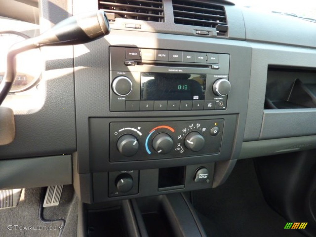 2011 Dodge Dakota Big Horn Crew Cab 4x4 Controls Photo #50278635