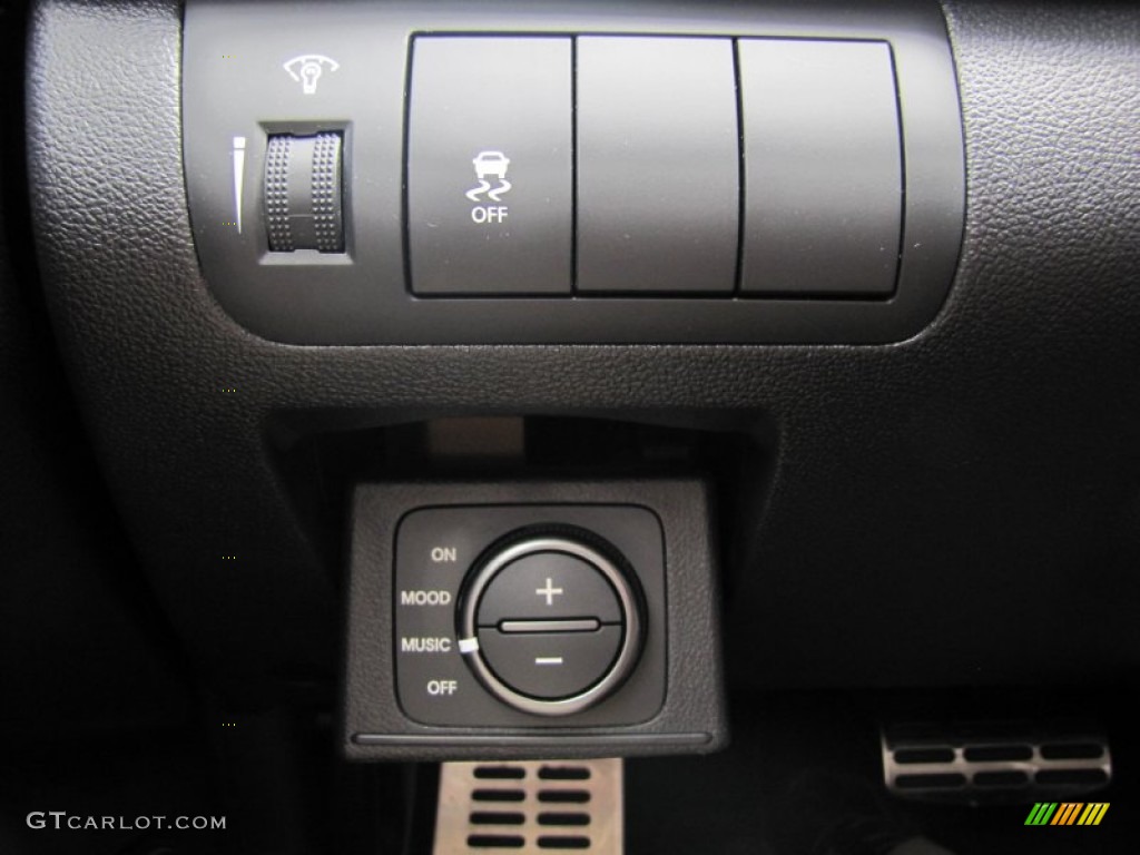2010 Kia Forte Koup SX Controls Photo #50279502