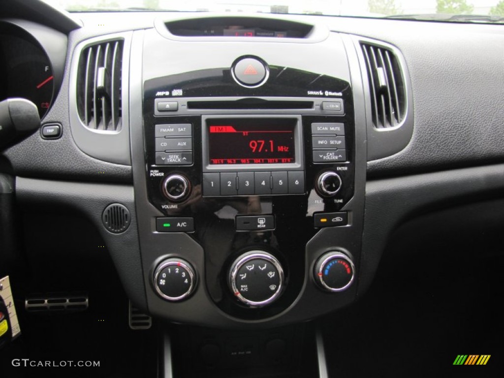 2010 Kia Forte Koup SX Controls Photo #50279535