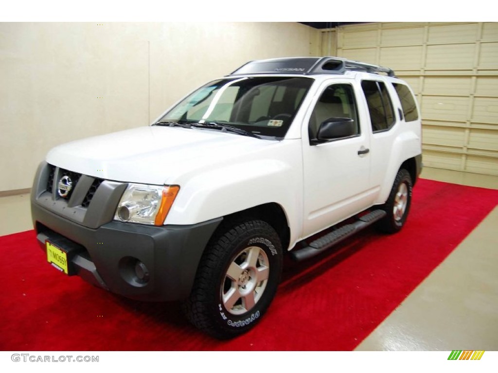 2005 Xterra S 4x4 - Avalanche White / Desert/Graphite photo #3