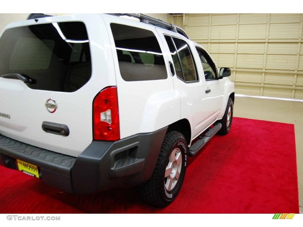 2005 Xterra S 4x4 - Avalanche White / Desert/Graphite photo #6