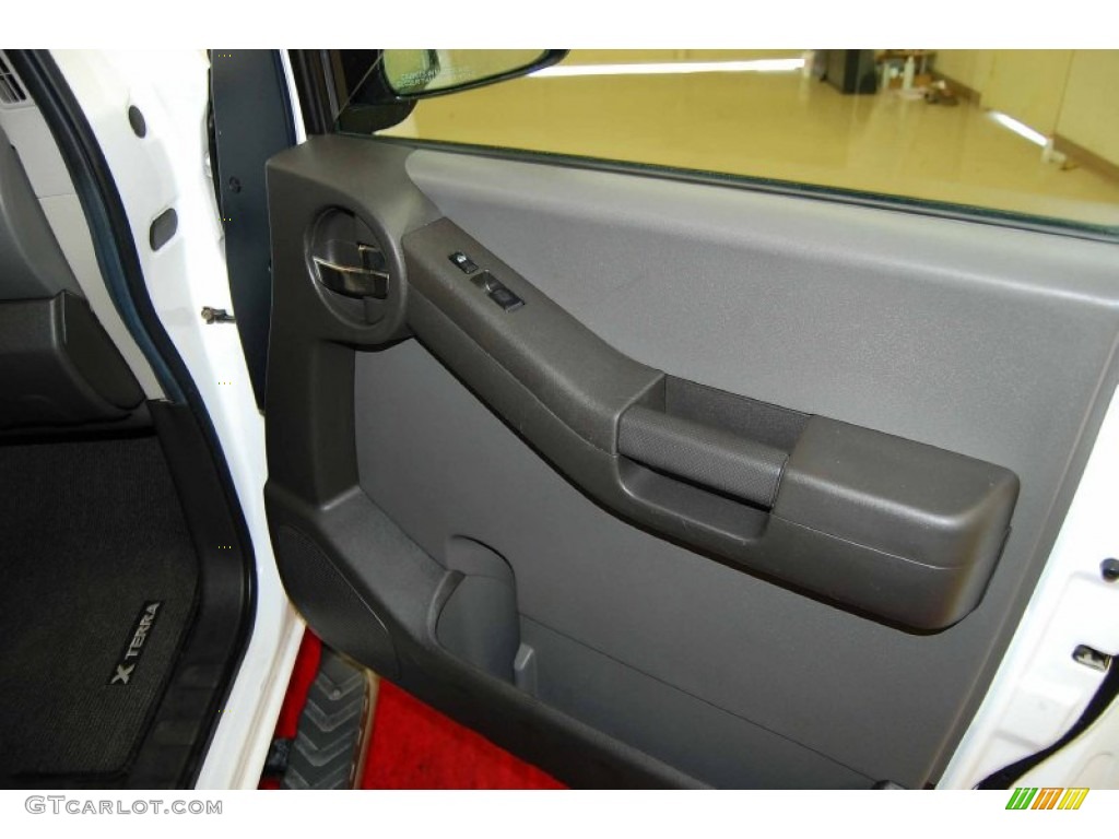 2005 Xterra S 4x4 - Avalanche White / Desert/Graphite photo #17